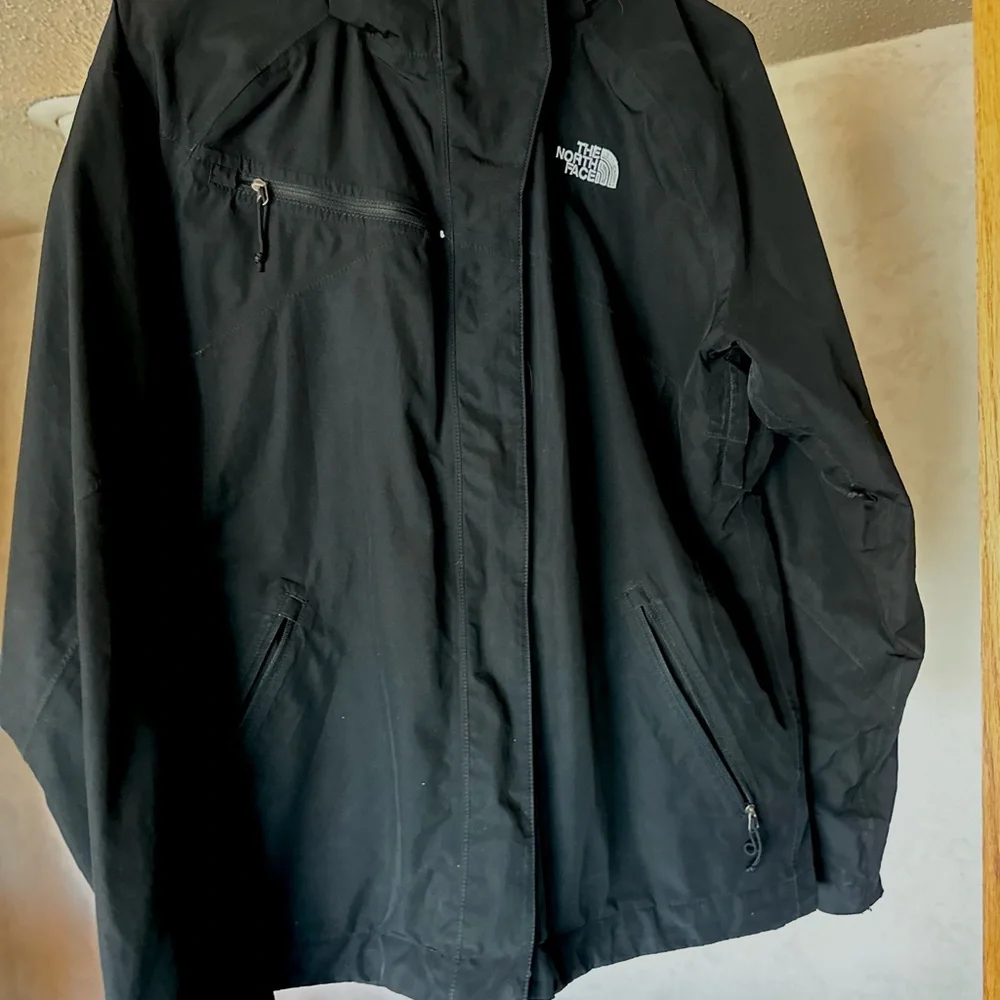 The North Face Women Black Performance Jacket - Picture 1 of 8